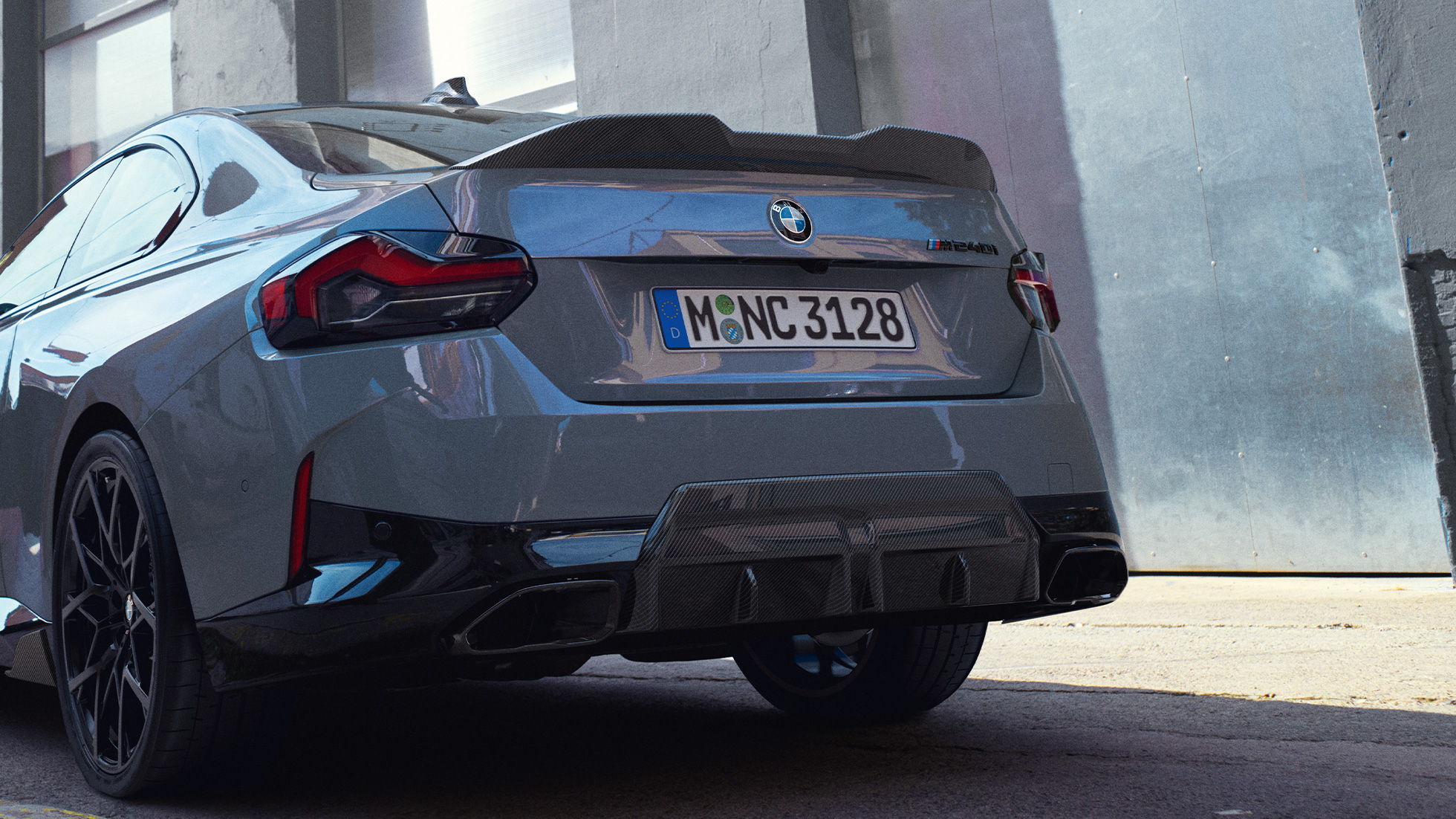 BMW 2 serijos kupė (G42), priartintas vaizdas iš galo BMW <i>M Performance Parts</i> serijos dalys, BMW 2 serijos kupė (G42), priartintas vaizdas iš galo