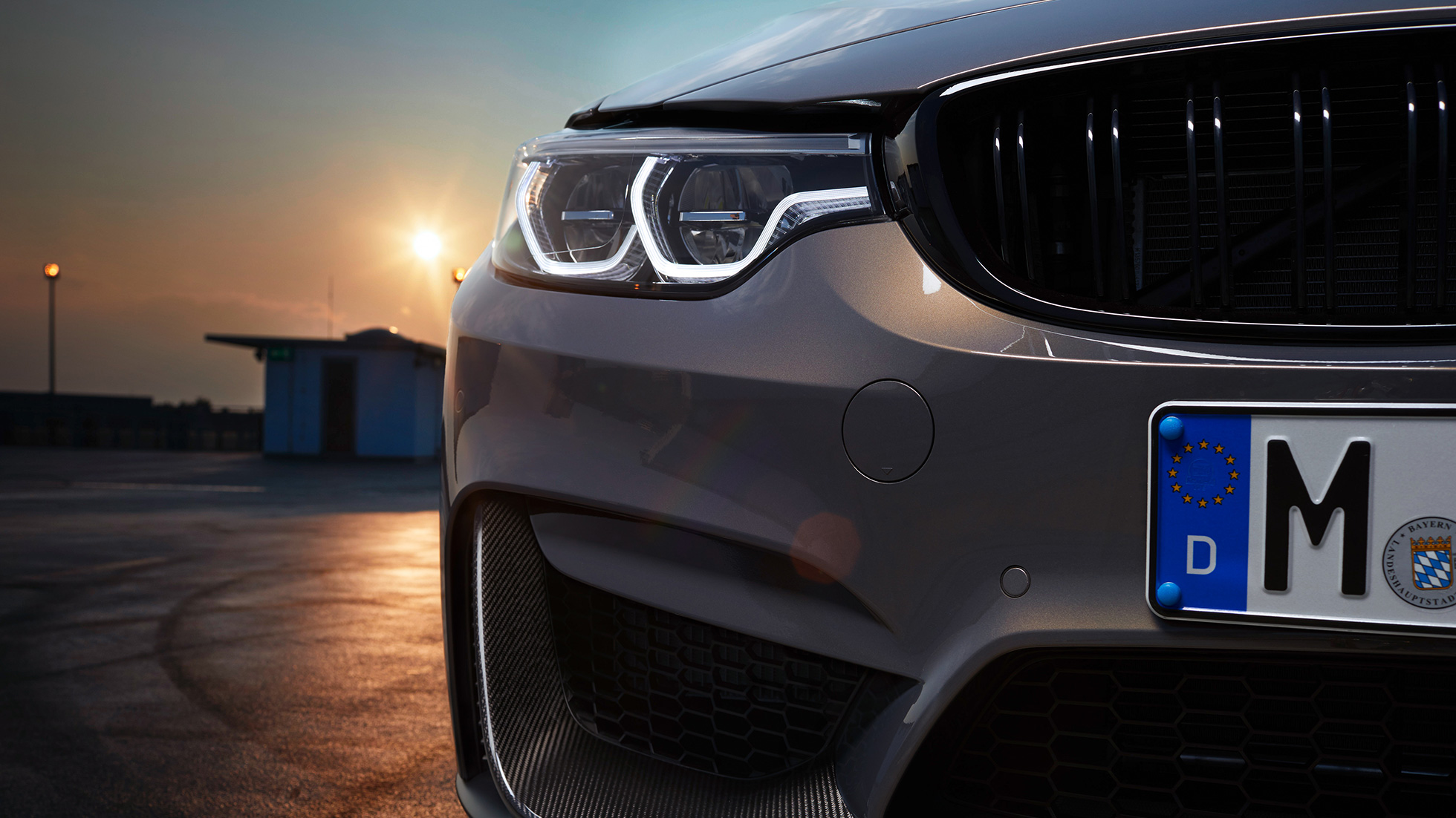 BMW M Performance blizgios juodos spalvos priekinės grotelės BMW M Performance blizgios juodos spalvos priekinės grotelės