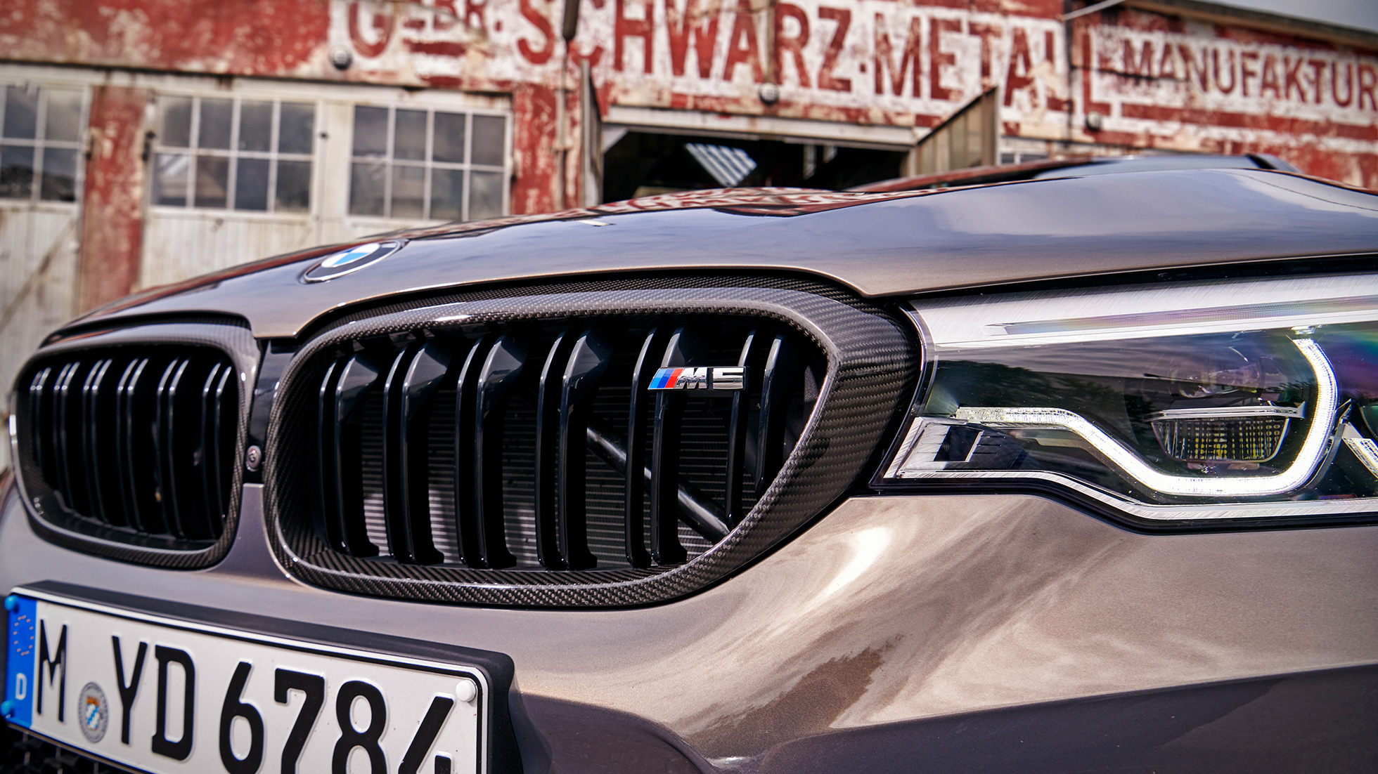 BMW M Performance anglies pluošto priekinės grotelės BMW M Performance anglies pluošto priekinės grotelės