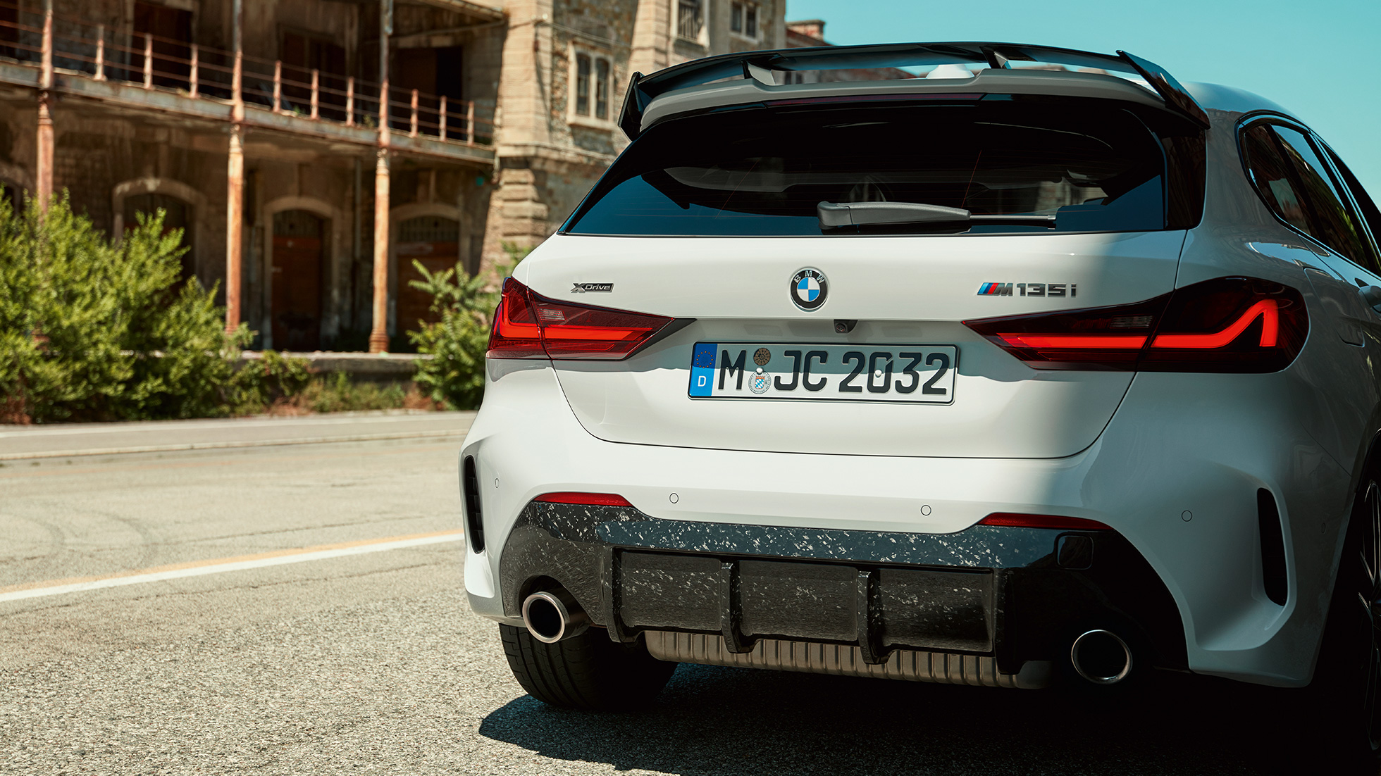 BMW 1 serijos BMW M135i xDrive F40 M Performance BMW 1 serijos BMW M135i xDrive F40 M Performance vaizdas iš galo
