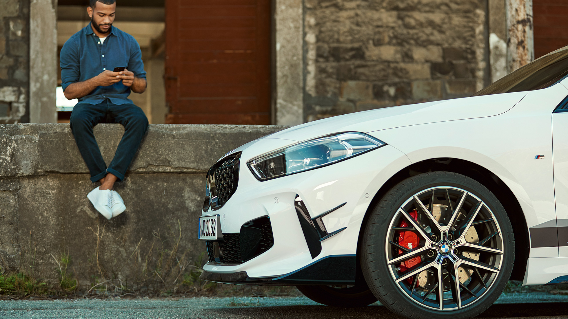 BMW 1 serijos BMW M135i xDrive F40 M Performance vaizdas iš priekio BMW 1 serijos BMW M135i xDrive F40 M Performance priartintas vaizdas iš priekio