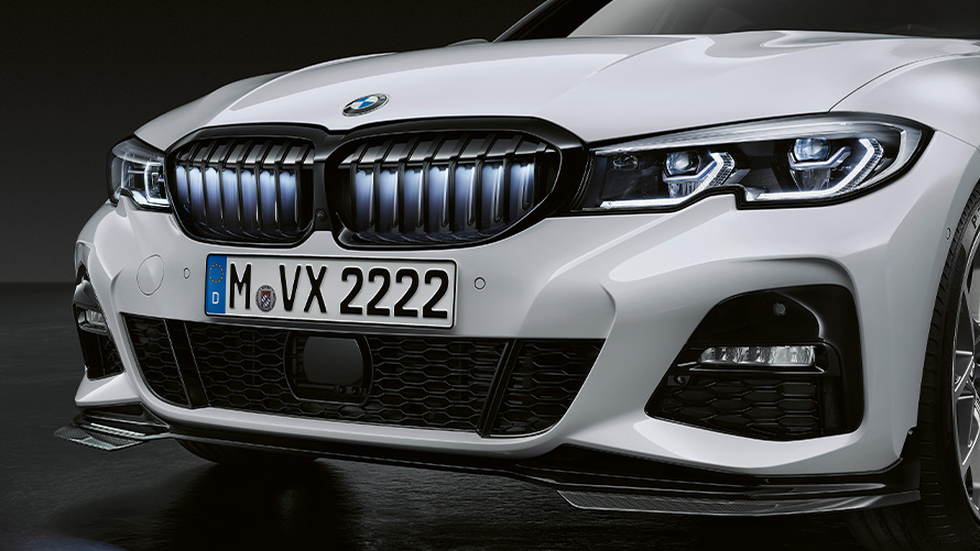 Būdingos formos BMW M Performance serijos Iconic Glow priekinės grotelės Būdingos formos BMW M Performance serijos Iconic Glow priekinės grotelės BMW vasaros pasiūlymai