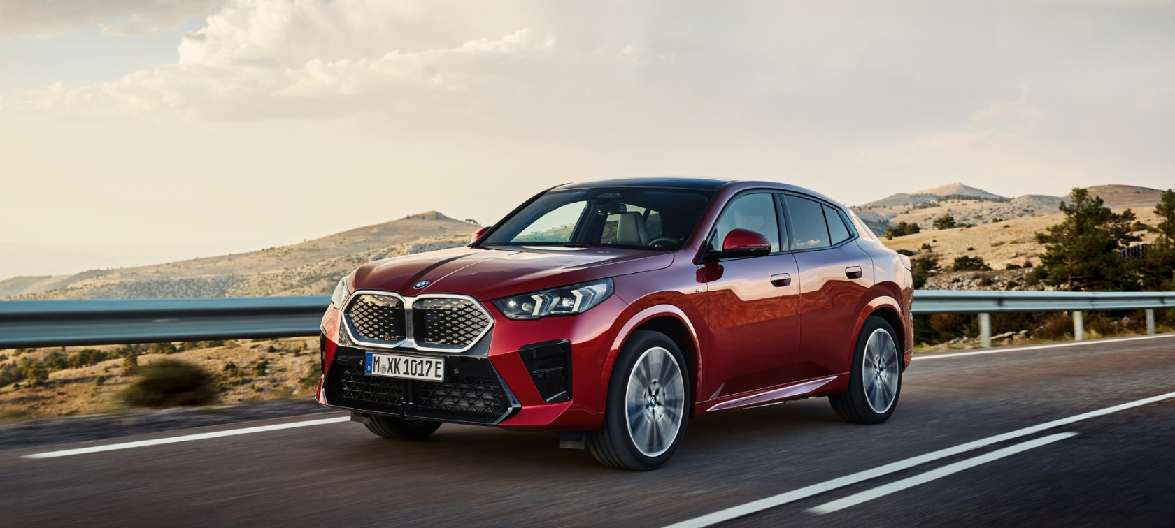 BMW elektrifikacijos strategija: naujojo iX2 modelio atspindys BMW elektrifikacijos strategija: naujojo iX2 modelio atspindys