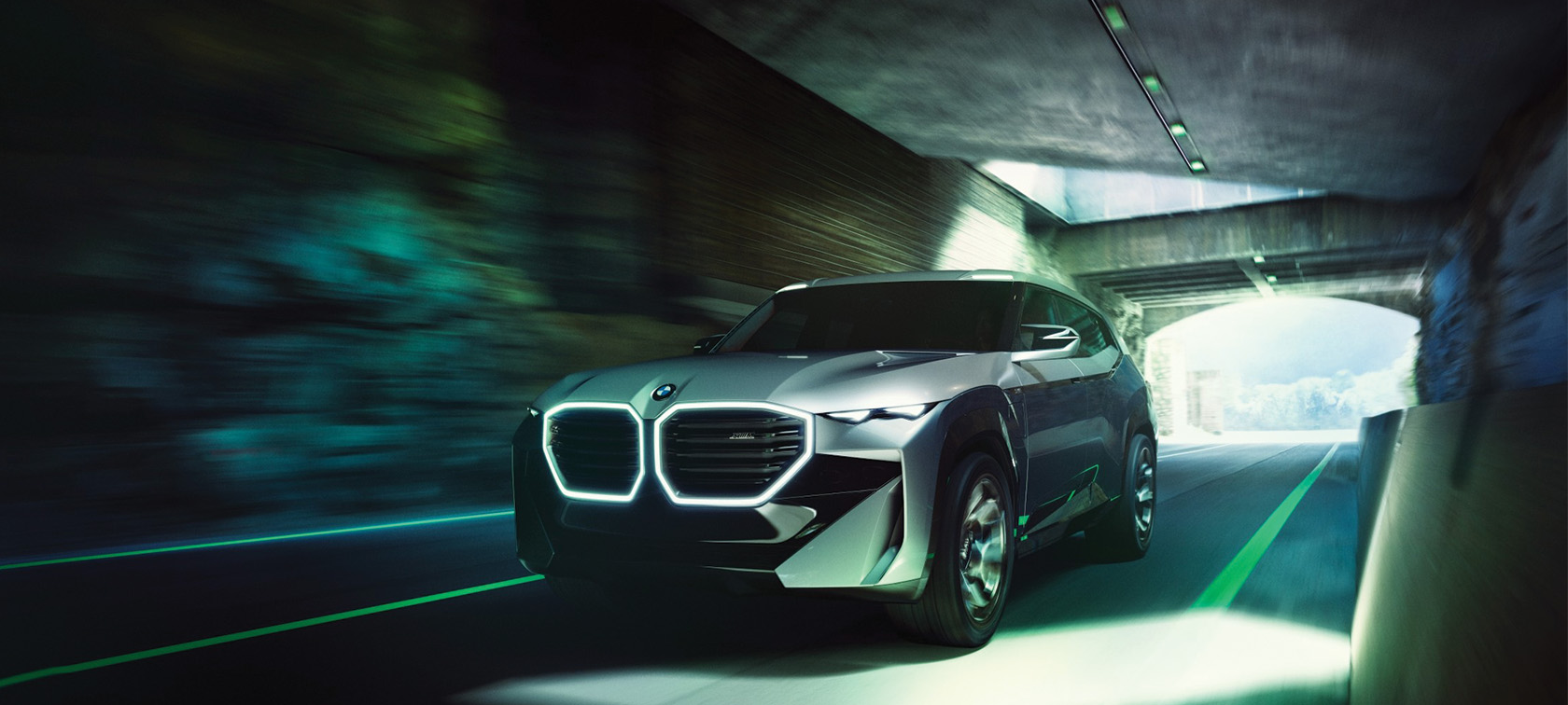 BMW pristatė galingo, prabangaus visureigio XM koncepciją BMW pristatė galingo, prabangaus visureigio XM koncepciją