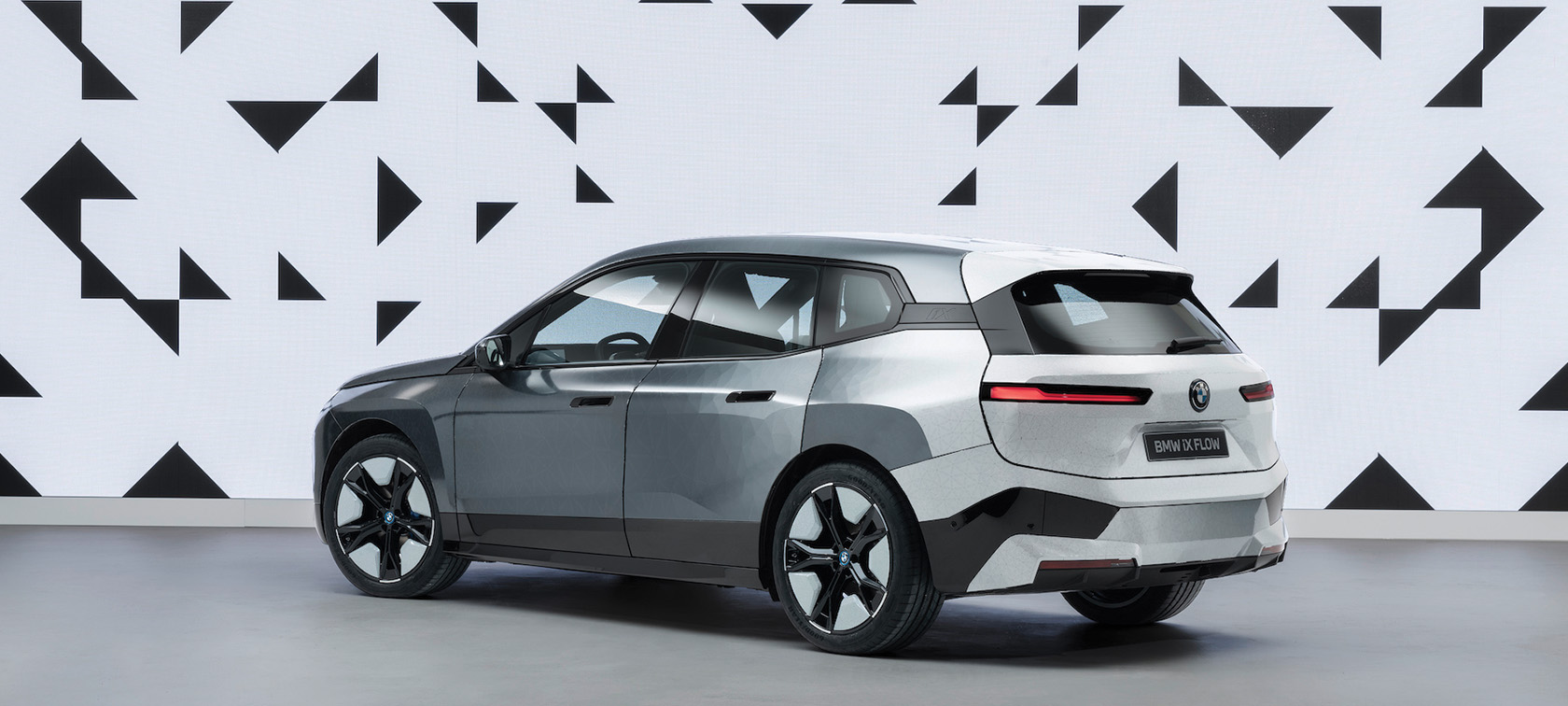 BMW inovacija – išorės spalvą keičiantis automobilis BMW inovacija – išorės spalvą keičiantis automobilis