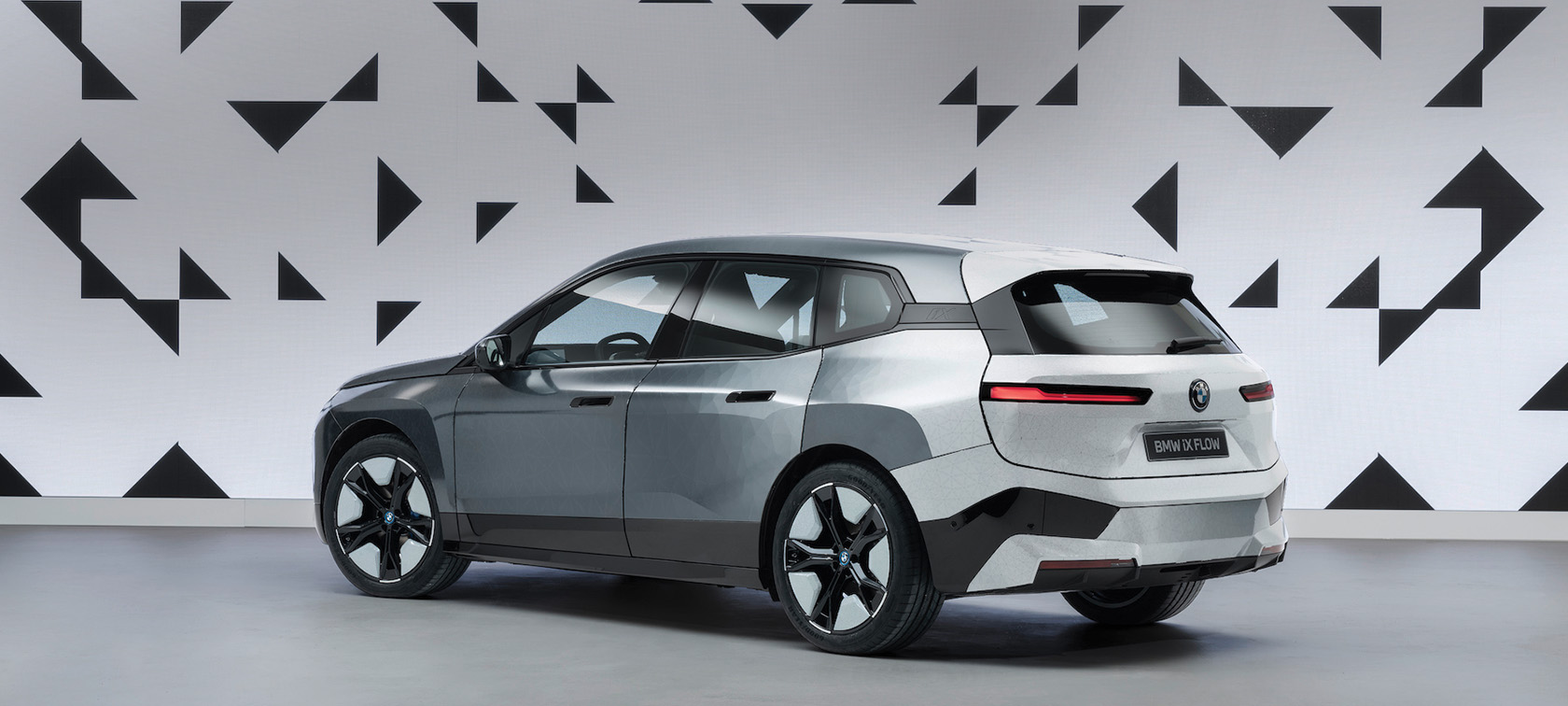 BMW inovacija – išorės spalvą keičiantis automobilis BMW inovacija – išorės spalvą keičiantis automobilis