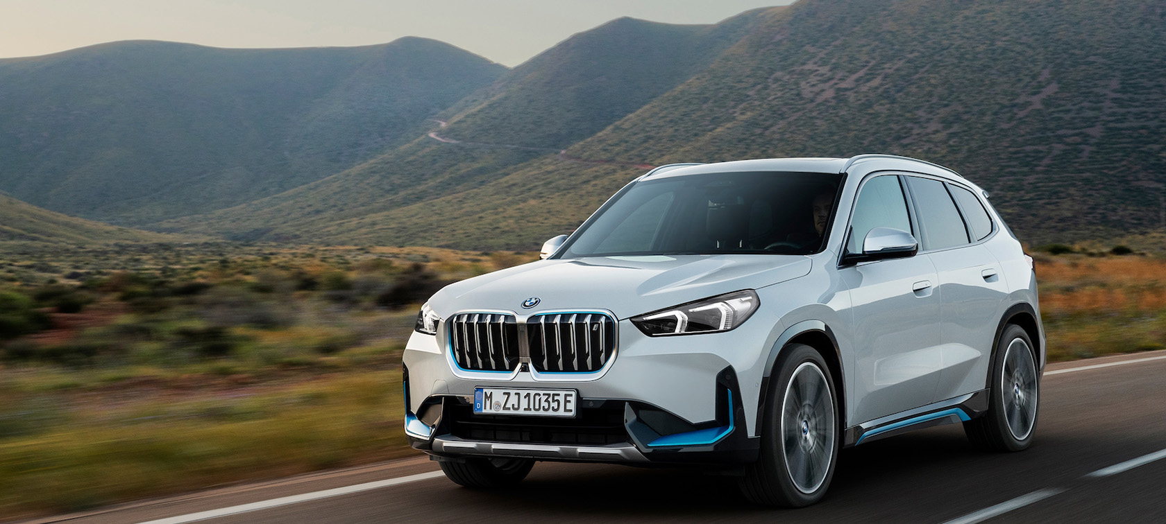 BWM pristatė naują elektromobilį – kompaktinį visureigį „BMW iX1“ BWM pristatė naują elektromobilį – kompaktinį visureigį „BMW iX1“