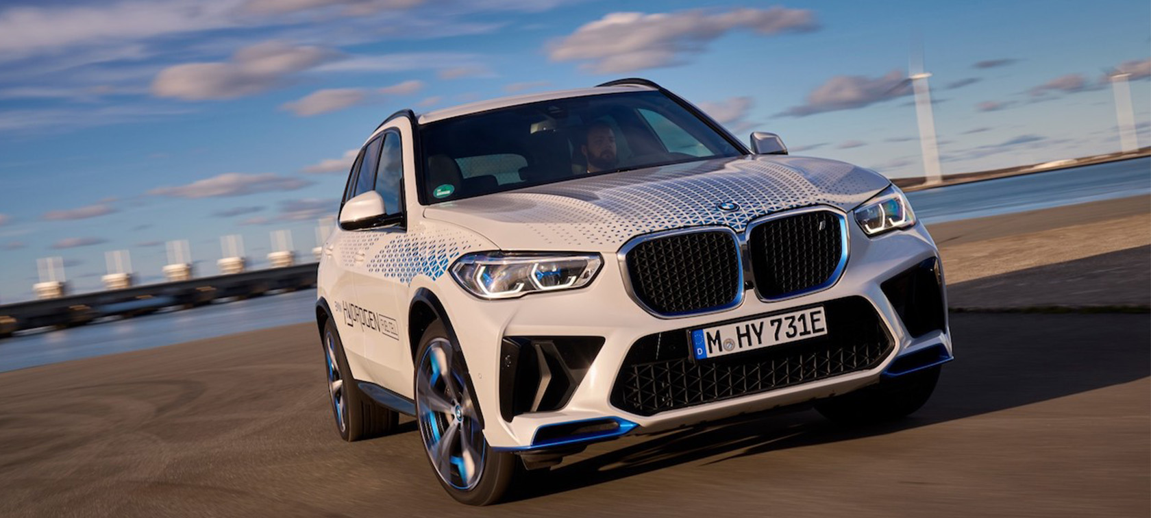 BMW pristatys sportiškas „BMW X5“ ir „BMW X6“ modelių versijas su 625 AG varikliais BMW pristatys sportiškas „BMW X5“ ir „BMW X6“ modelių versijas su 625 AG varikliais