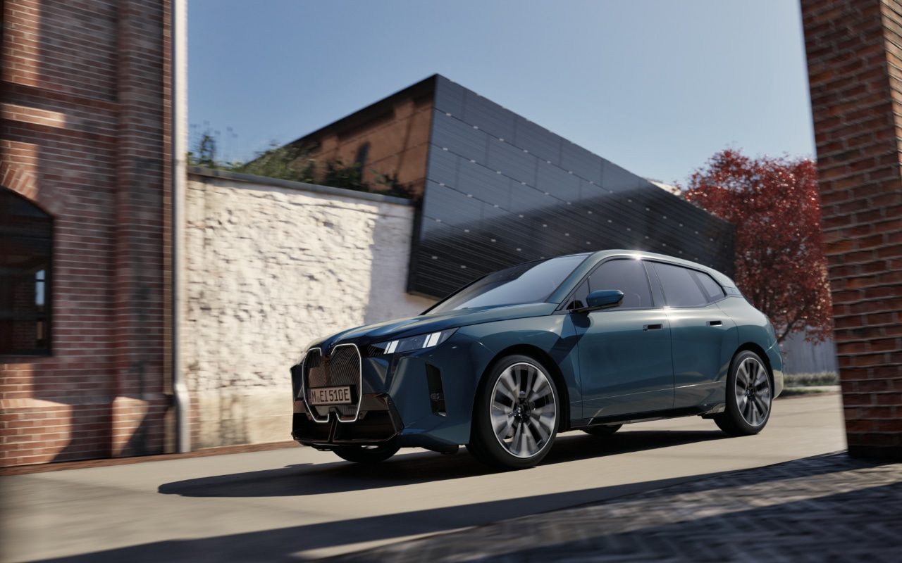 BMW iX xDrive60 Pasiūlymo kaina 82 990 Eur.