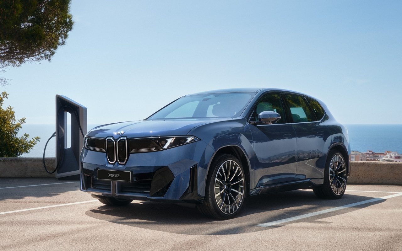 BMW iX3 40 Pasiūlymo kaina 69 099 Eur.