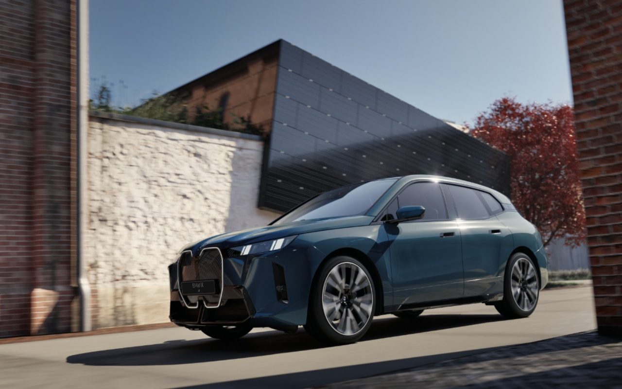 BMW iX xDrive60 Pasiūlymo kaina 82 990 Eur.