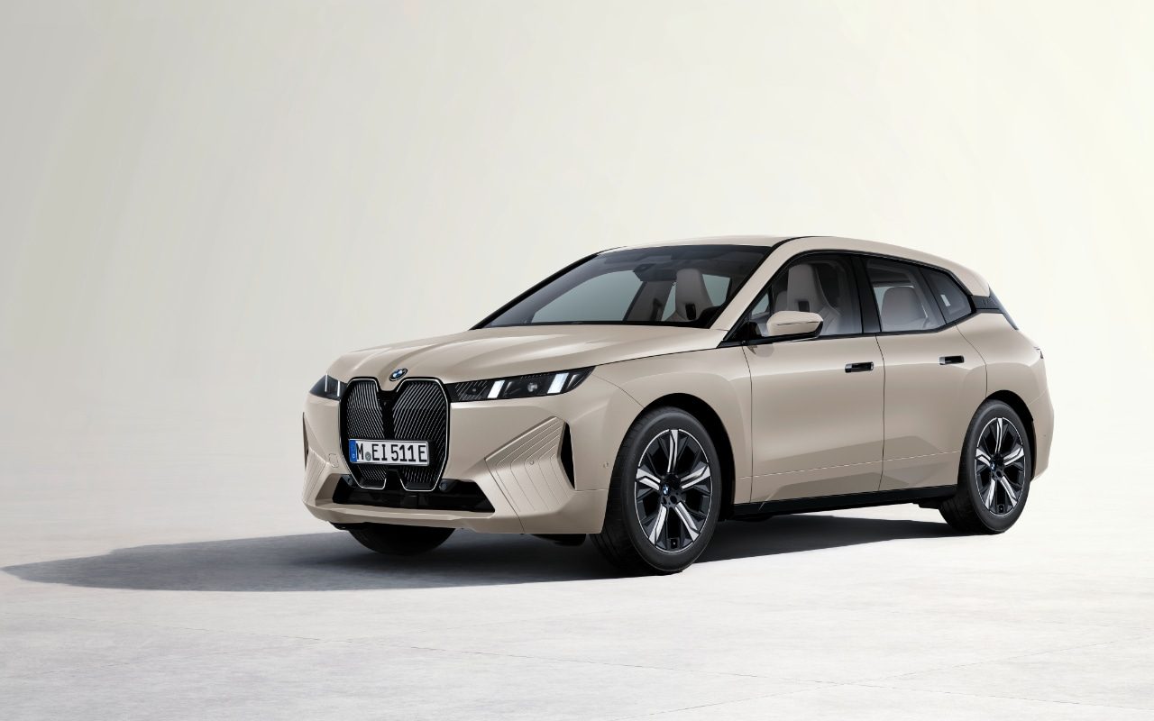 BMW iX xDrive45 Pasiūlymo kaina 73 990 Eur.