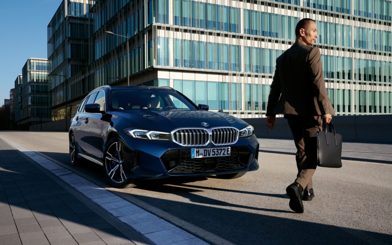 BMW 320d xDrive Touring nuo 48 446 Eur.
