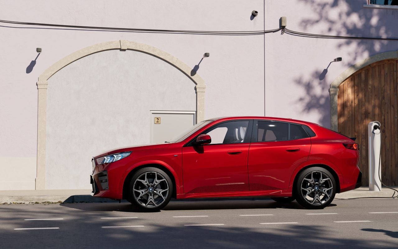 BMW iX2 xDrive30 nuo 49 999 Eur.