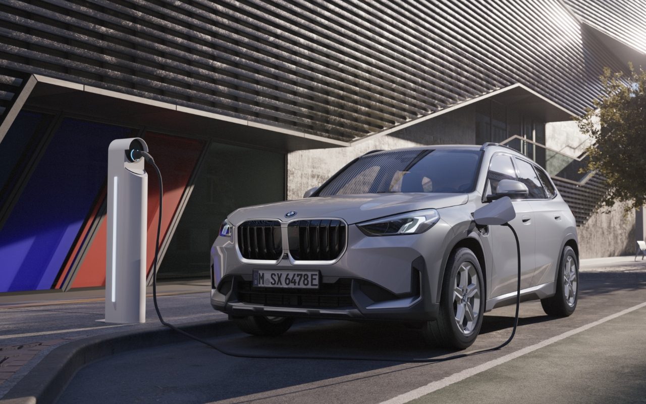 BMW X1 25e nuo 49 999 Eur.