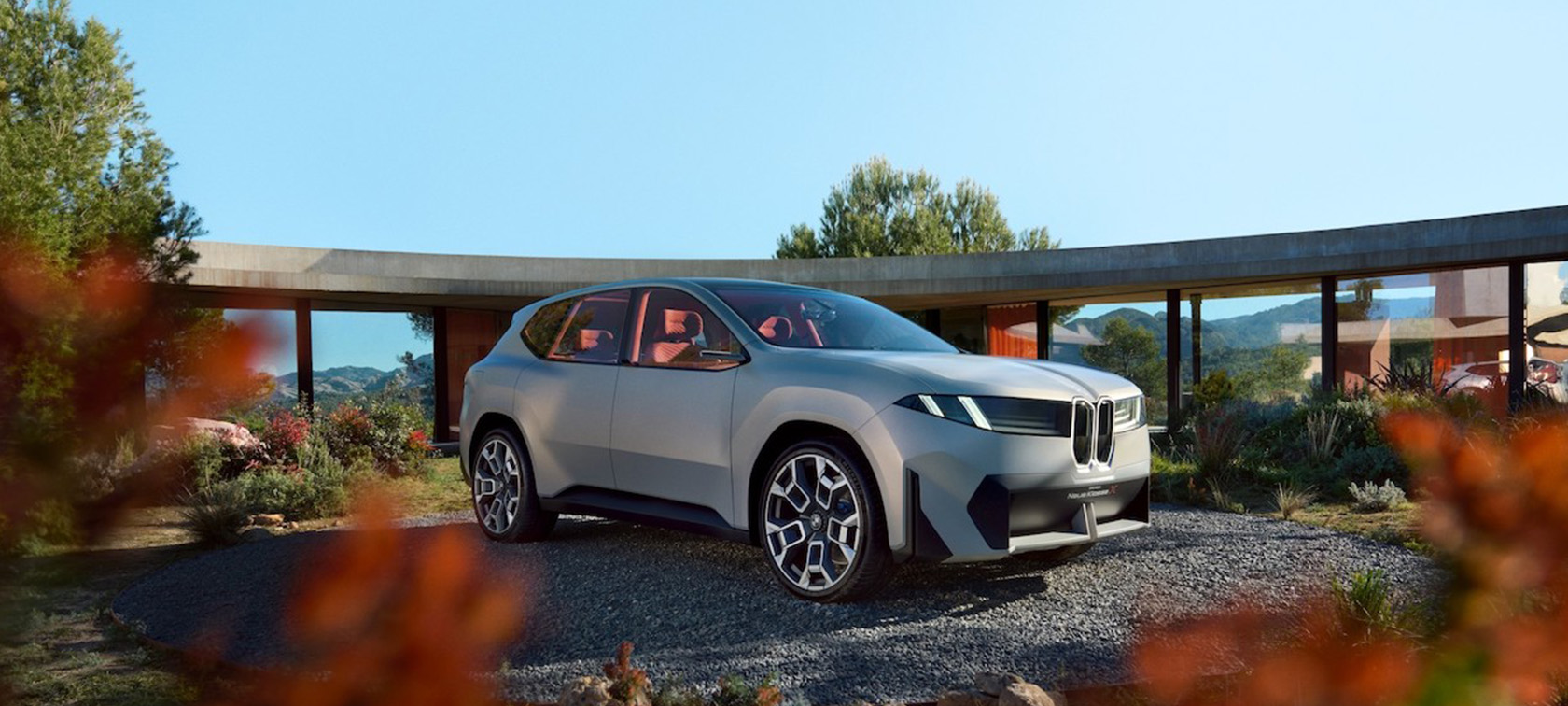 BMW PRISTATĖ X SERIJOS ELEKTROMOBILĮ-VIZIJĄ – GALĖS BŪTI NAUDOJAMAS IR KAIP ELEKTROS ŠALTINIS