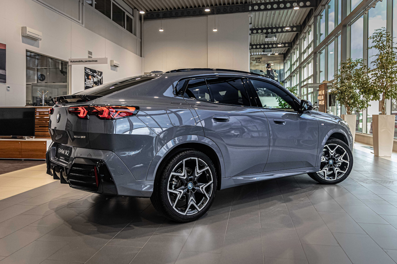 BMW iX2