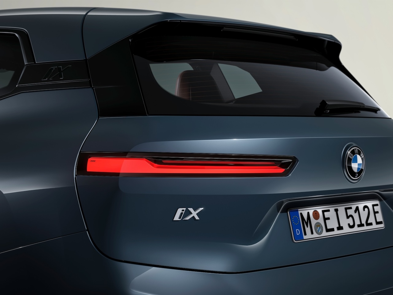 BMW iX