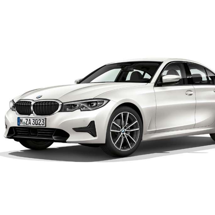 Stovinčio BMW 3 serijos sedano Sport Line modelio vaizdas iš šono