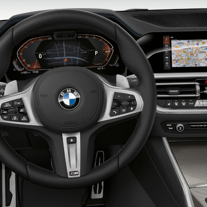 BMW 3 serijos sedanas, Model Sport Line salonas. BMW 3 serijos sedano su Sport Line modelio funkcijomis vairuotojo erdvės priartintas vaizdas iš priekio.