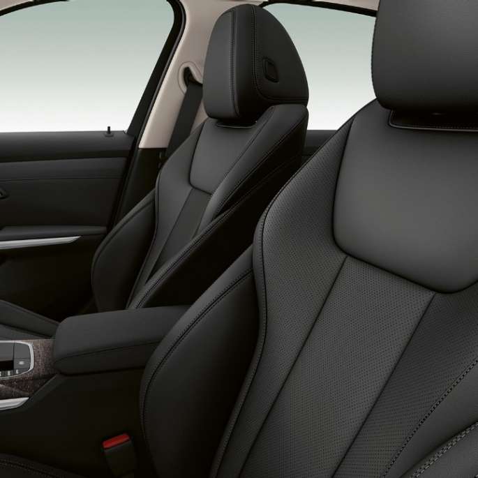 BMW 3 serijos sedano su Luxury Line modelio funkcijomis priartintas priekinių sėdynių vaizdas iš šono