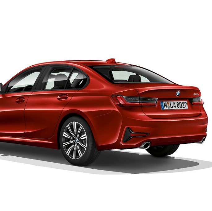 BMW 3 serijos sedano su Advantage modelio funkcijomis trijų ketvirčių vaizdas iš galo