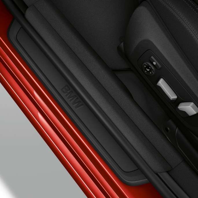 BMW 3 serijos sedano su Advantage modelio funkcijomis durelių slenksčio vaizdas iš viršaus