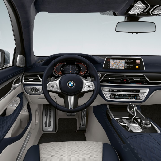 BMW 7 serijos sedano su M Sport paketu interjeras BMW 7 serijos sedano su M Sport paketu interjeras