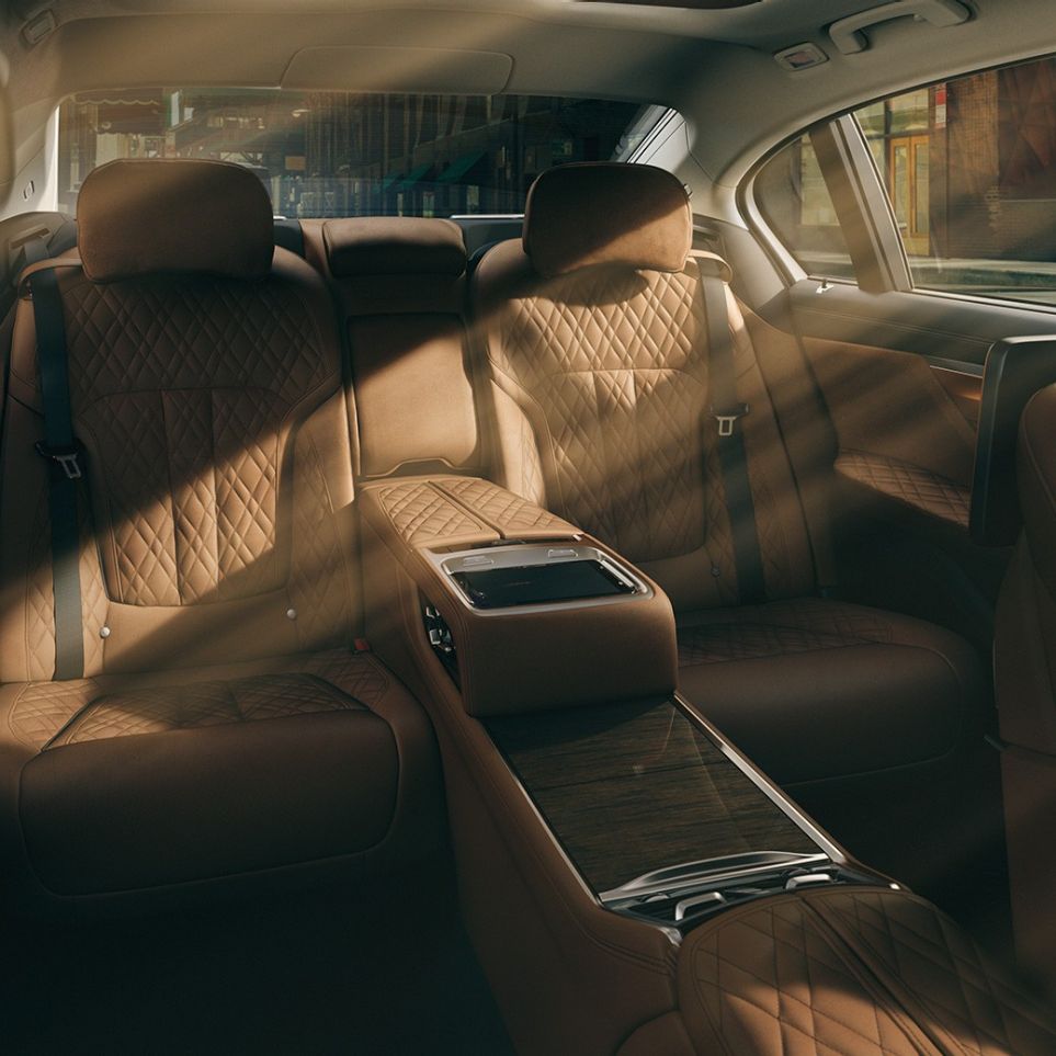 BMW 7 serijos sedano Experience režimai Potyrių režimai: patogus BMW 7 serijos sedano interjero dizainas