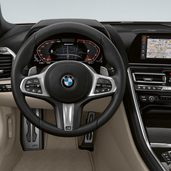 BMW M850i xDrive, „Dravit Grey“ pilko metaliko spalvos, Salonas su M odiniu vairu. BMW M850i xDrive, „Dravit Grey“ pilko metaliko spalvos, Salonas su M odiniu vairu