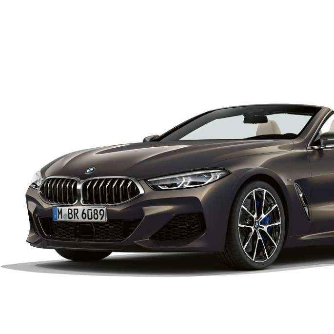BMW M850i xDrive, „Dravit Grey“ pilko metaliko spalvos, trijų ketvirčių vaizdas iš priekio. BMW M850i xDrive, „Dravit Grey“ pilko metaliko spalvos, trijų ketvirčių vaizdas iš priekio.