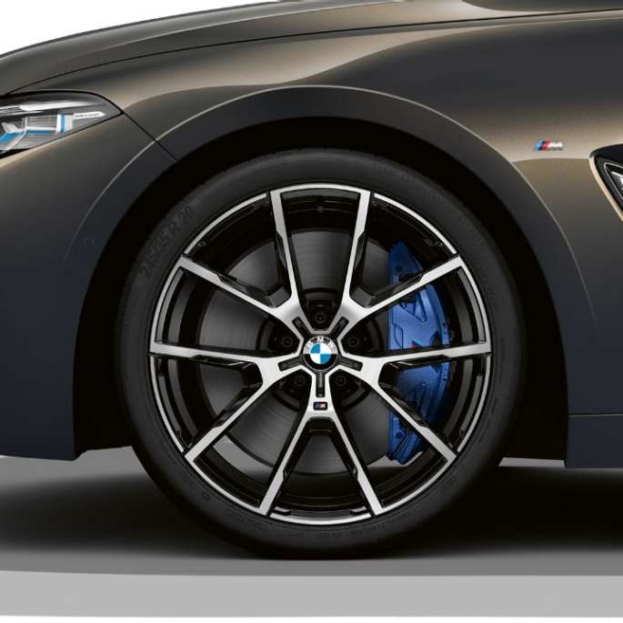 BMW M850i xDrive, „Dravit Grey“ pilko metaliko spalvos, 20 colių lengvojo lydinio ratlankiai „Y-spoke 728 M“. BMW M850i xDrive, „Dravit Grey“ pilko metaliko spalvos, 20 colių lengvojo lydinio ratlankiai „Y-spoke 728 M“.