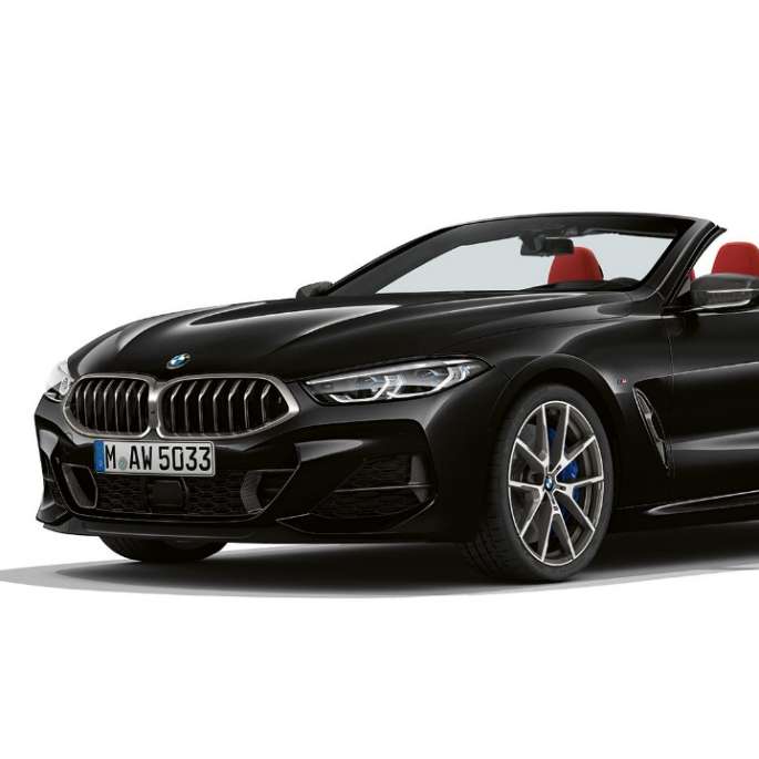 BMW M850i xDrive, „Carbon Black“ juodas metalikas, trijų ketvirčių vaizdas iš priekio. BMW M850i xDrive, „Carbon Black“ juodas metalikas, trijų ketvirčių vaizdas iš priekio.