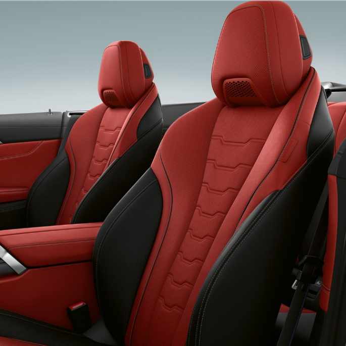 BMW M850i xDrive, „Carbon Black“ juodas metalikas, „Fiona Red/Black“ raudonos/juodos spalvos išplėstinė BMW Individual Merino odos apmušalų apdaila. BMW M850i xDrive, „Carbon Black“ juodas metalikas, „Fiona Red/Black“ raudonos/juodos spalvos išplėstinė BMW Individual Merino odos apmušalų apdaila.