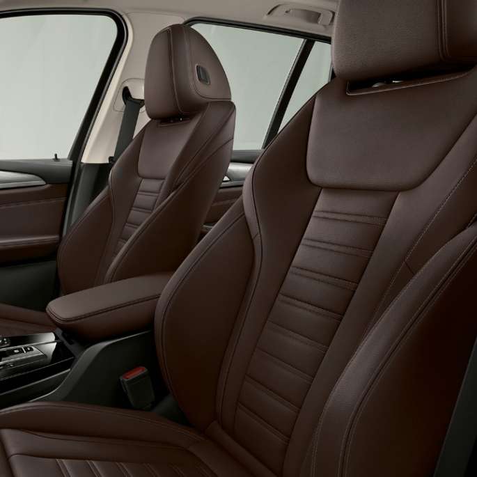 BMW iX3 G08 2020, modelis „Impressive“, sportinės juodos Vernasca odos vairuotojo ir priekinio keleivio sėdynės